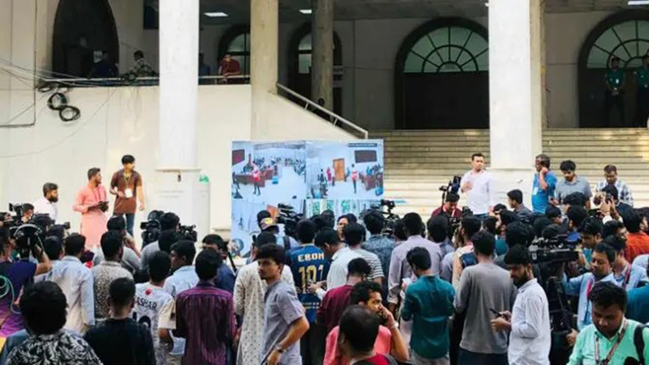 যেভাবে হচ্ছে ডাকসুর ভোট গণনা