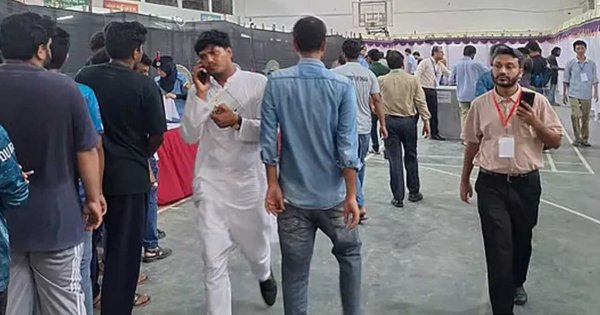 রিটার্নিং কর্মকর্তার অনুমতি নিয়েই ভোটকেন্দ্রে  ঢুকেছি: আবিদুল