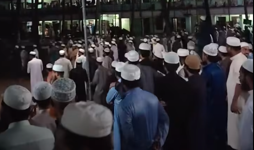 কওমী ছাত্রদের সাথে সুন্নি মাজার ভক্তদের সংঘর্ষে রনক্ষেত্র হাটহাজারী