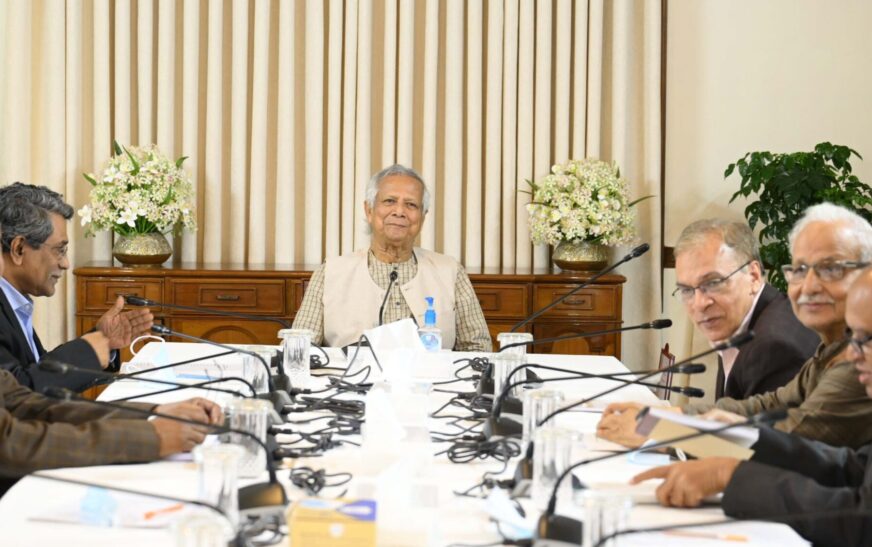 রাজনৈতিক দলগুলোর সঙ্গে ঐকমত্য কমিশনের বৈঠকে প্রধান উপদেষ্টা
