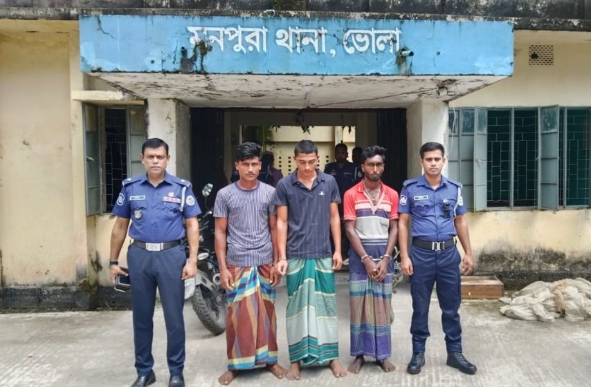 মনপুরায় ছেলের গলায় ছুরি ধরে মাকে গণধর্ষণ