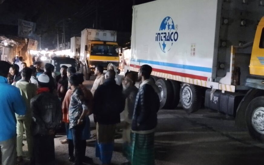 ভোলা-বরিশাল সেতুর দাবিতে উত্তাল ভোলা- ইন্ট্রাকোর গ্যাসবাহী গাড়ি আটক