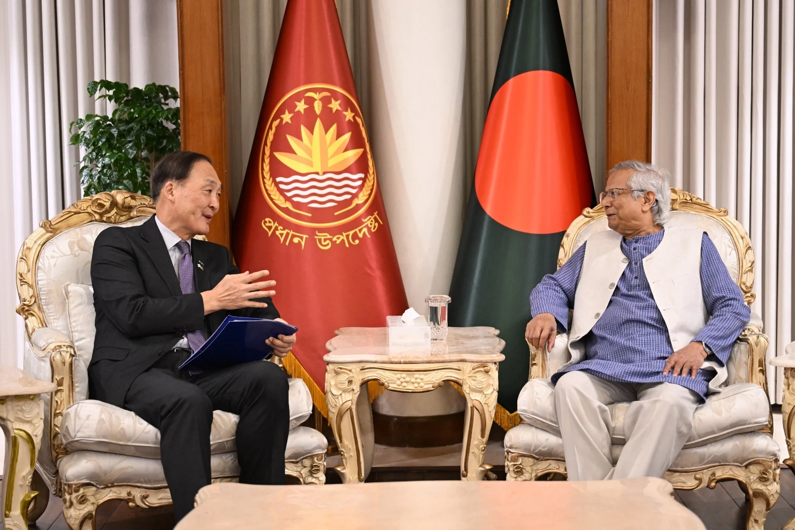 বাংলাদেশ-কোরিয়া উন্নয়ন সহযোগিতা আরও জোরদার করতে চায়: প্রধান উপদেষ্টার সঙ্গে কোইকা প্রেসিডেন্টের সাক্ষাৎ