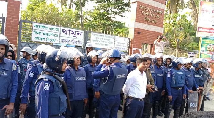 ভোলা-বরিশাল সেতুর দাবিতে ২২৫ মেগাওয়াট বিদ্যুৎকেন্দ্র ঘেরাও