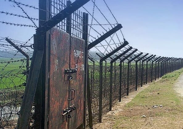 লালমনিরহাট সীমান্তে বিজিবির হাতে অস্ত্রসহ বিএসএফ সদস্য আটক