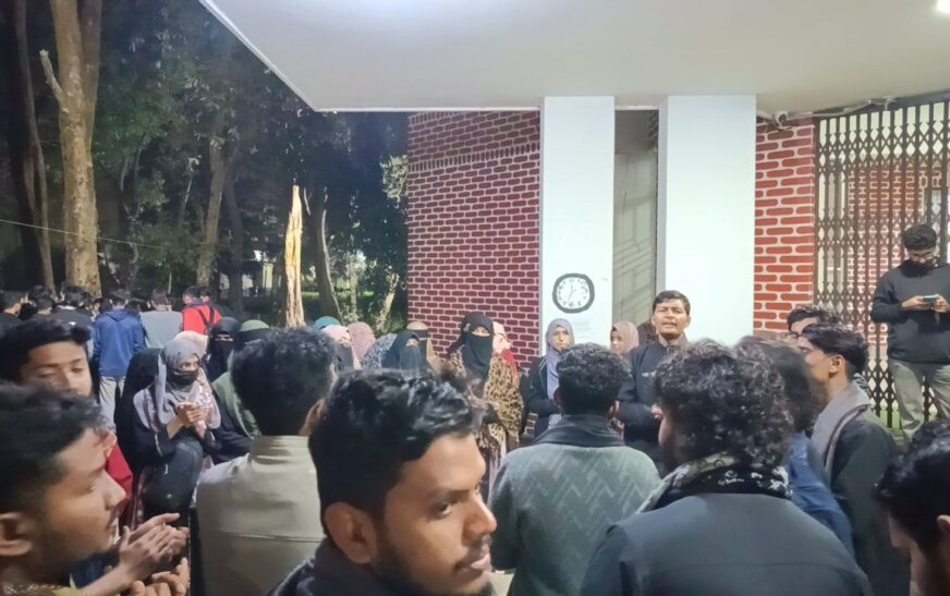 শাকসু নির্বাচনের দাবিতে শাবিপ্রবিতে শিক্ষার্থীদের বিক্ষোভ ও প্রশাসনিক ভবন অবরোধ