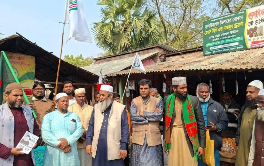 রাজশাহী-১ আসনে জামায়াত প্রার্থী অধ্যাপক মজিবুর রহমানের গণসংযোগ