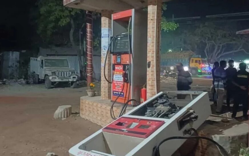 ঝিনাইদহে নিরব হত্যার প্রতিবাদে বাসে অ‌গ্নিসং‌যোগ, পাম্প ভাংচুর