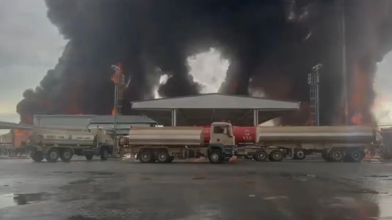 কুয়েত বিমানবন্দরে ফের ড্রোন হামলা, জ্বালানি ট্যাংকে আগুন