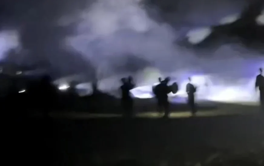 মাদারীপুরে টর্চলাইট জ্বালিয়ে ফের সংঘর্ষে জড়া দুই পক্ষ