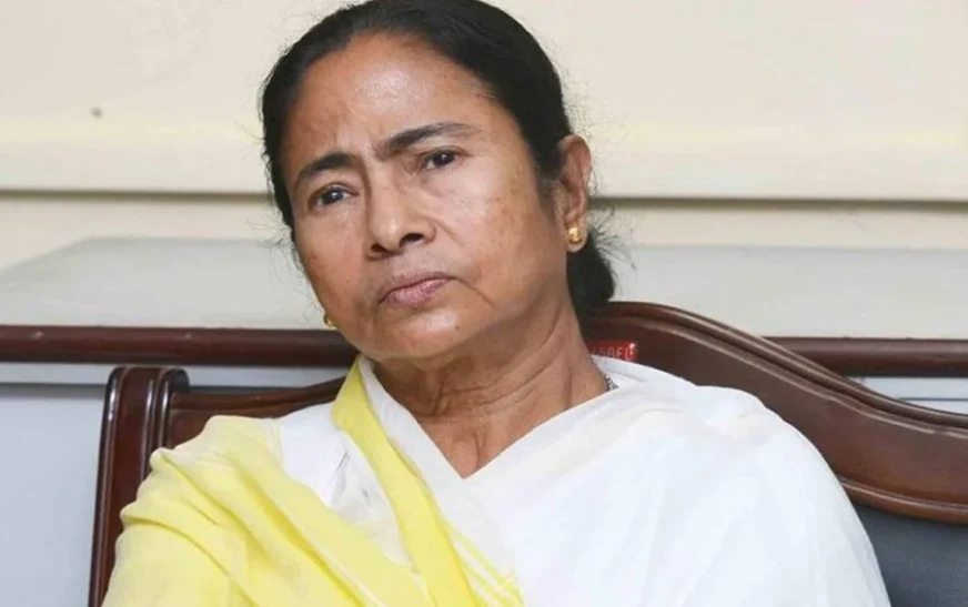 মমতা ব্যানার্জীর রাজনৈতিক ভবিষ্যৎ এখন কোন পথে